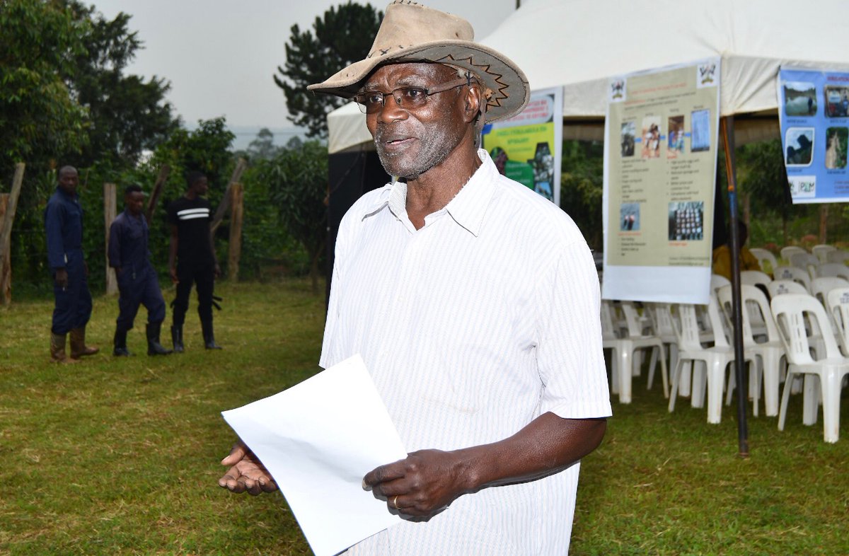 MakCAES's tweet image. The students’ field study has been very beneficial to Mbulamu Farm. ‘’I must acknowledge that we’ve benefited more from this than the students, we’ve learnt so many things. Thanks to @Makerere for training the students, this has put them above the bar.