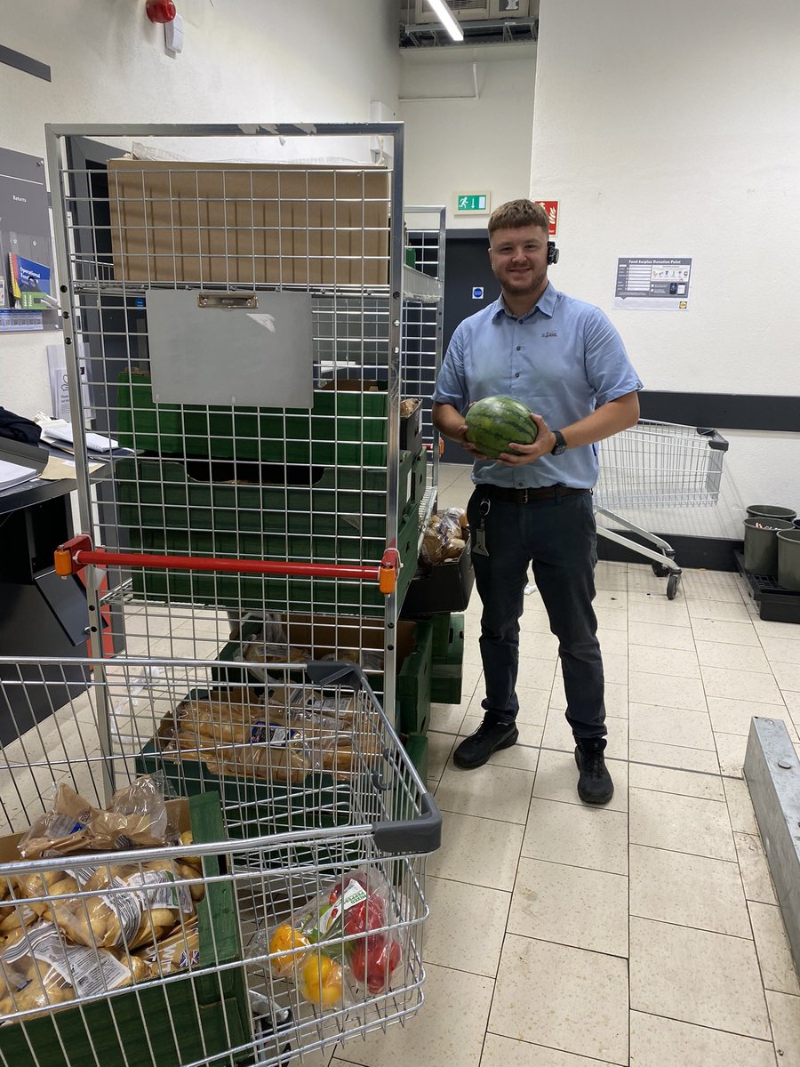 FoodAWARE's tweet image. Another crazy week in the world of Food AWARE last week!

Due volunteer holidays, our MD @lordgibbons covered a few local store collections in Rotherham!

Huge thanks to Andrea for help!

#FeedPeopleNotLandfill

@nbrly @TNLComFund @LFHW_UK @WRAP_NGO
👇
facebook.com/share/p/1CjZ2N…