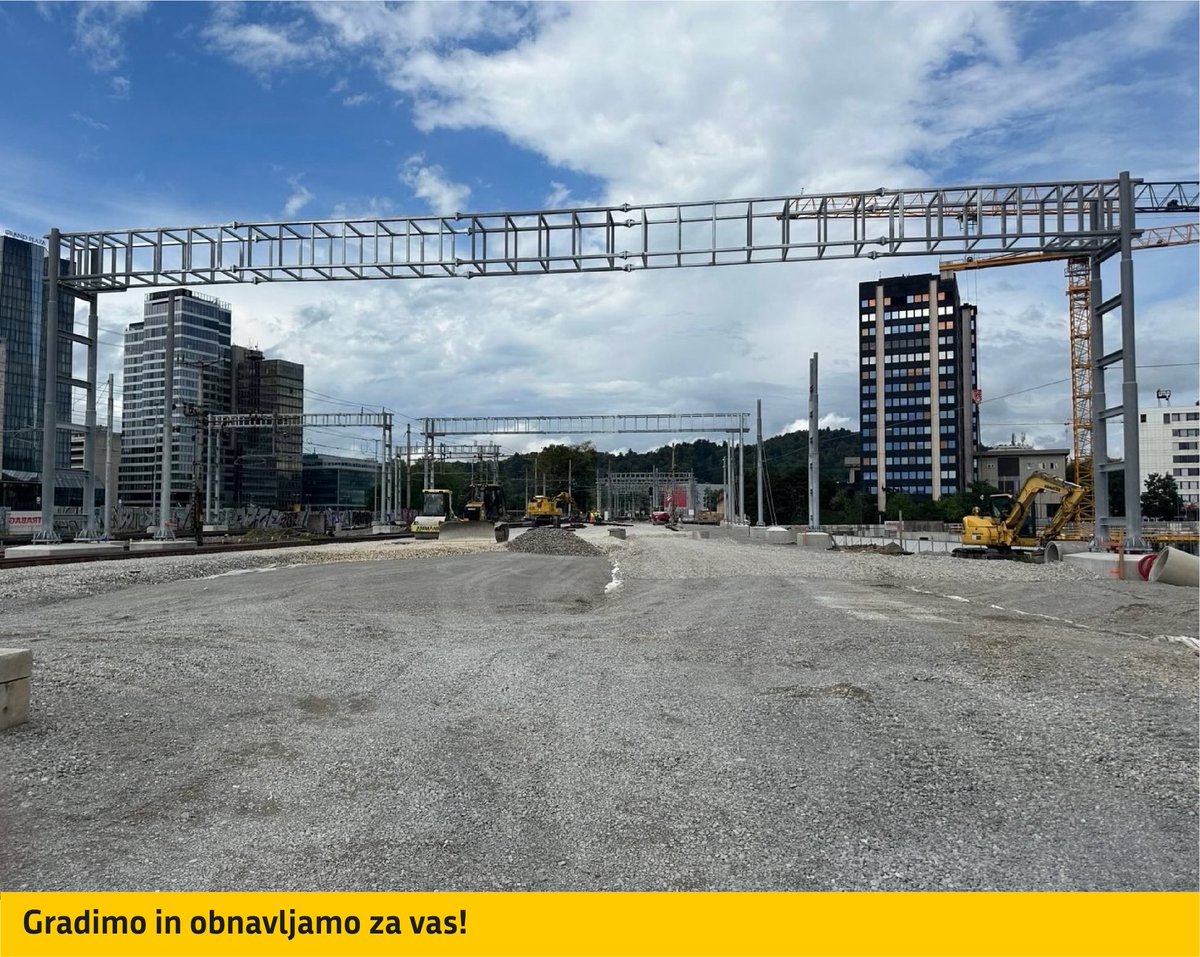 🎉 Napredujemo s prenovo železniške postaje Ljubljana! Danes z vami delimo utrinke z gradbišča, kjer že poteka postavljanje strešne konstrukcije za postajni nadhod. Ta bo omogočil sodobno in varno povezavo med peroni ter izboljšal izkušnjo vseh potnikov.
#gradimo #obnavljamo #MZI