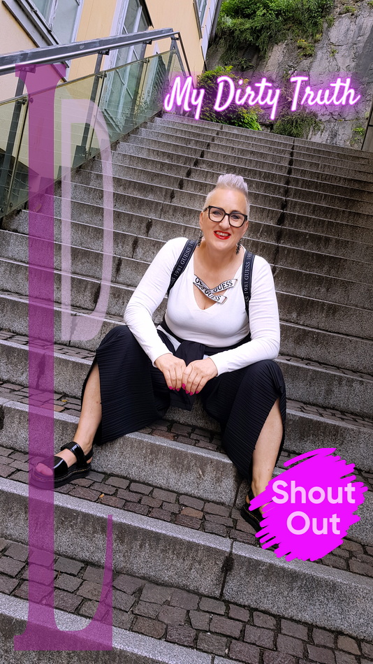Liken? Pfft, das ist für Anfänger! 😉
Teilen ist pure LEIDENSCHAFT! 🔥
Willst du in meine VIP-Namenszug-Gang? 
Dann zünd den Share-Button an! 🚀📈
Wer meine Posts rockt, kriegt meinen Blick zwinkernd zurück! 👿
Sei wild, sei laut, sei SEXY – 
TEIL JETZT! 📢👇🫦💋👇
⏩⛱️