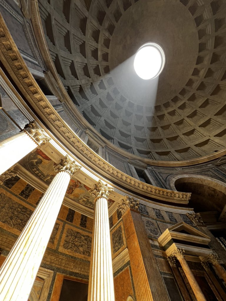 Alex_Panetta's tweet image. The Pantheon. 10:30 am and 11:30 am. Showing the effect of the light descending to floor level, positioned perfectly to illuminate the doorway every year at noon on Rome’s birthday, April 21, as the emperor entered as if illuminated by a celestial spotlight. Heck of a visual…