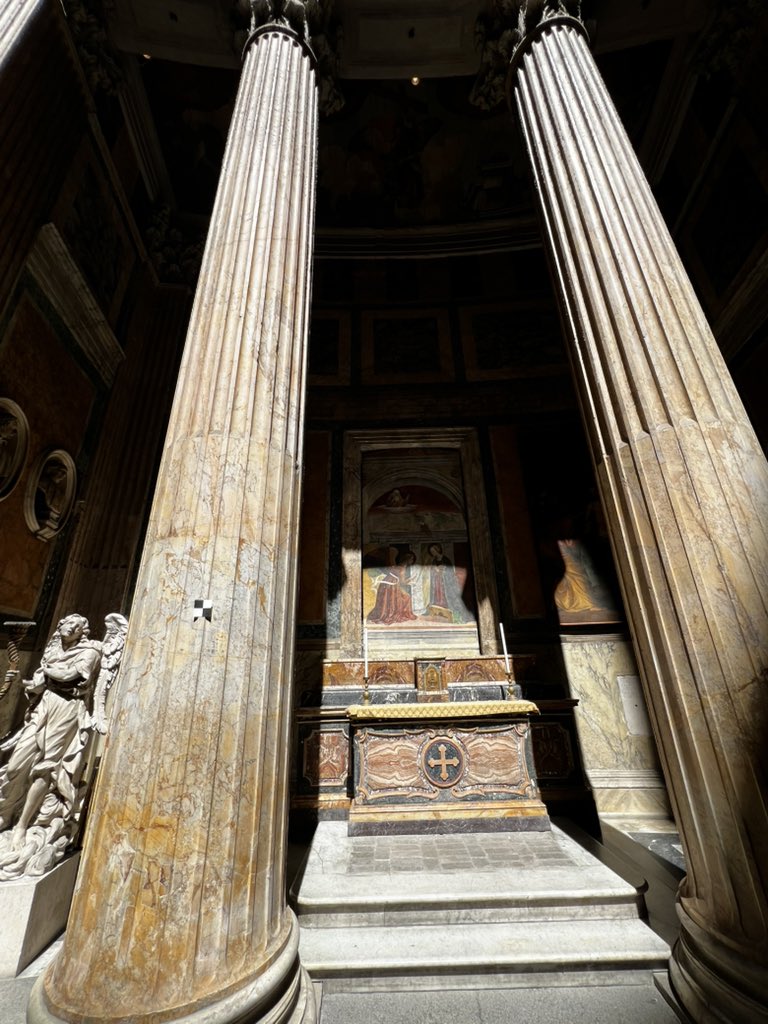 Alex_Panetta's tweet image. The Pantheon. 10:30 am and 11:30 am. Showing the effect of the light descending to floor level, positioned perfectly to illuminate the doorway every year at noon on Rome’s birthday, April 21, as the emperor entered as if illuminated by a celestial spotlight. Heck of a visual…