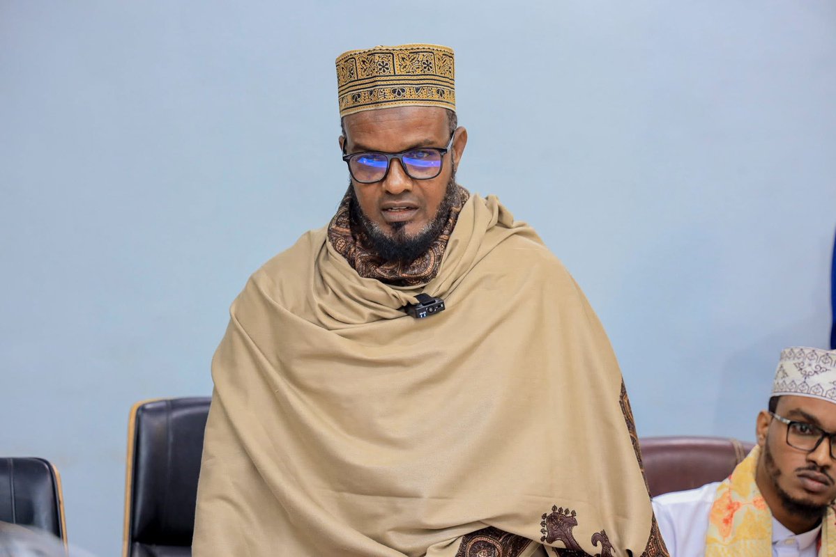 The traditional elders and members of Somali civil society who spoke at the Ministry’s meeting strongly warned the Somali people against giving any form of wealth to the Khawarij, stressing that their resources should never be used to take innocent lives.
