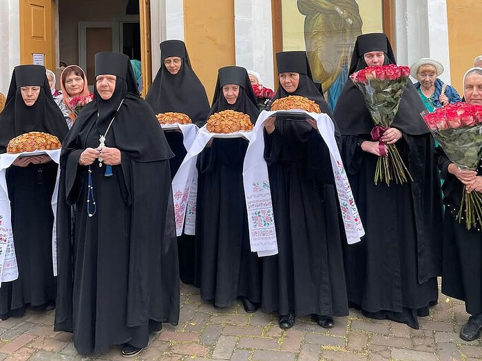 Orthodoxy2019's tweet image. 965th anniversary of persecuted Ukrainian monastery (+VIDEO)
orthochristian.com/171367.html
The festive date comes amidst the state’s two-year campaign to kick the Church out of its own monastery. The case is currently being heard by Chernigov courts.