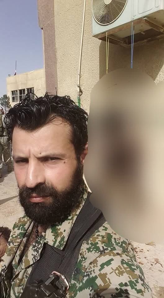 IbrahimOmar_99's tweet image. مقتل المجرم هادي أبو عاصي على يد أبناء العشائر العربية في محافظة السويداء يذكر أنه ذراع الأيمن للمجرم اللواء عصام زهر الدين وأحد والمشاركين في تعليق الجثث والتقاط الصور معها في محافظة دير الزور ابان سيطرة النظام البائد