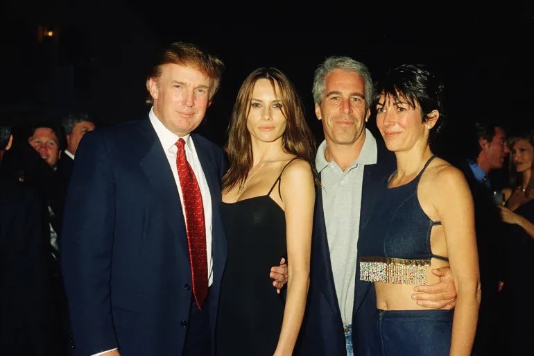 AtteKorhola's tweet image. Trumpin lahkeet on tulessa Epstein-venkoilun tuloksena. Hän keksii epätoivoisesti uusia kohuja, jotka kääntäisivät huomion muualle. Milloin Obamaa ollaan laittamassa telkien taakse, milloin urheiluseurojen nimiä vaihdetaan. Avataan asiakirjoja MLK:n salamurhasta. Kaikki kelpaa.