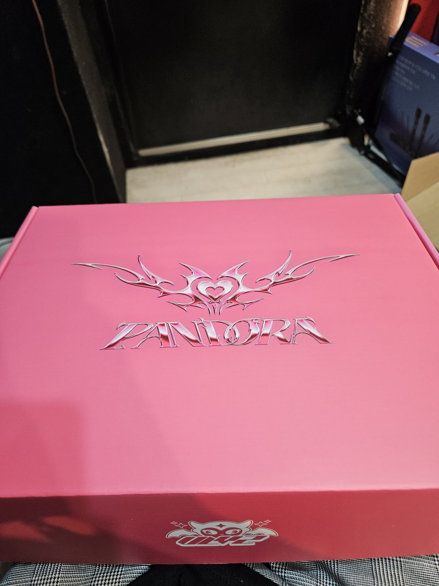 ulseom's tweet image. 하이고 뭐 이리 바리바리 보냈을까
빡 집중하고 봐줘야겠네 @Vlyz_official @leerein1114 @YunEze1017 @nanaringS2 @door_momo