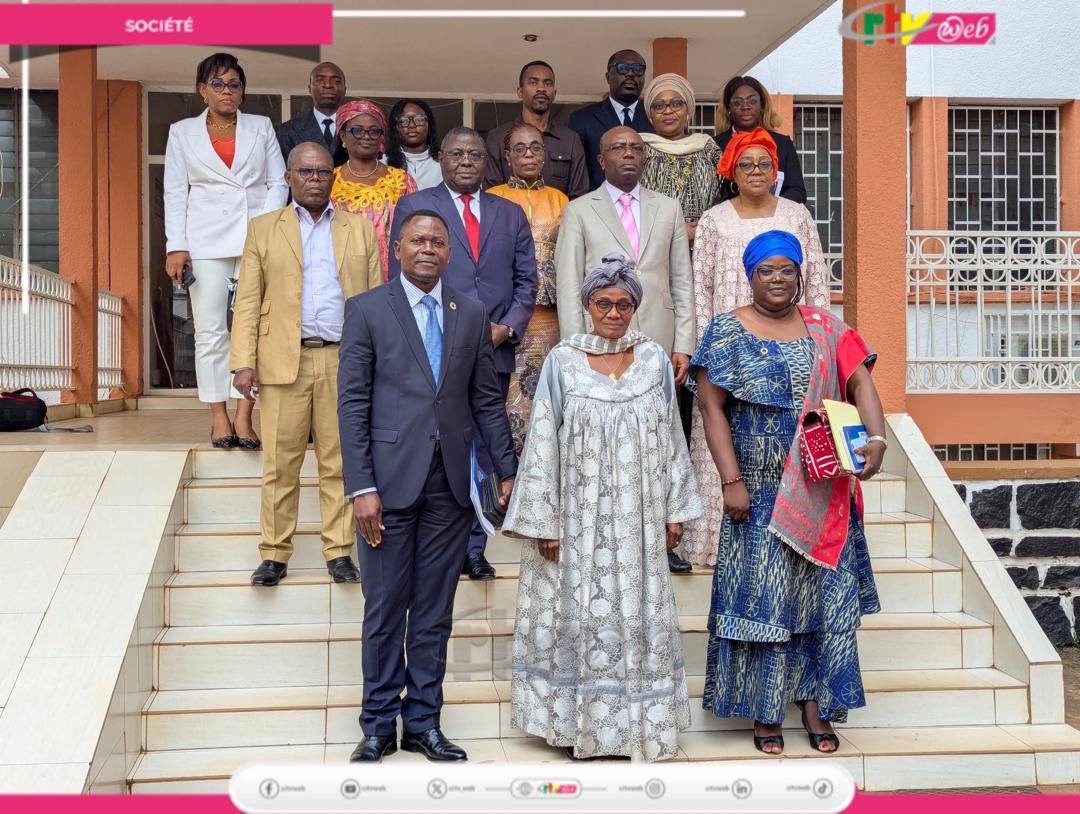 CRTVweb (@crtv_web) on Twitter photo Le ministre de la Promotion de la Femme et de la Famille, Marie Thérèse Abena Ondoa, a reçu la visite de Mathieu Ciowela, nouveau représentant résident du <a href="/PNUDCameroun/">PNUD Cameroun</a>. C’était ce 21 juillet à Yaoundé. Le ministre de la Promotion de la Femme et de la Famille, Marie Thérèse Abena Ondoa, a reçu la visite de Mathieu Ciowela, nouveau représentant résident du <a href="/PNUDCameroun/">PNUD Cameroun</a>. C’était ce 21 juillet à Yaoundé.