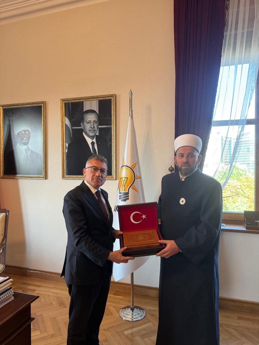 RifatFejzic's tweet image. Odličan sastanak sa predsjednikom kluba poslanika vladajuće🇹🇷 AK partije Abdullah Gülerom. Zahvalan na prijateljskom dočeku.
🇲🇪🤝🇹🇷
AK Parti Grup Başkanı Sayın @avabdullahguler'i makamında ziyaret ettim.
Nazik kabulleri için Başkanımız @avabdullahguler'e teşekkür ederim🤲.