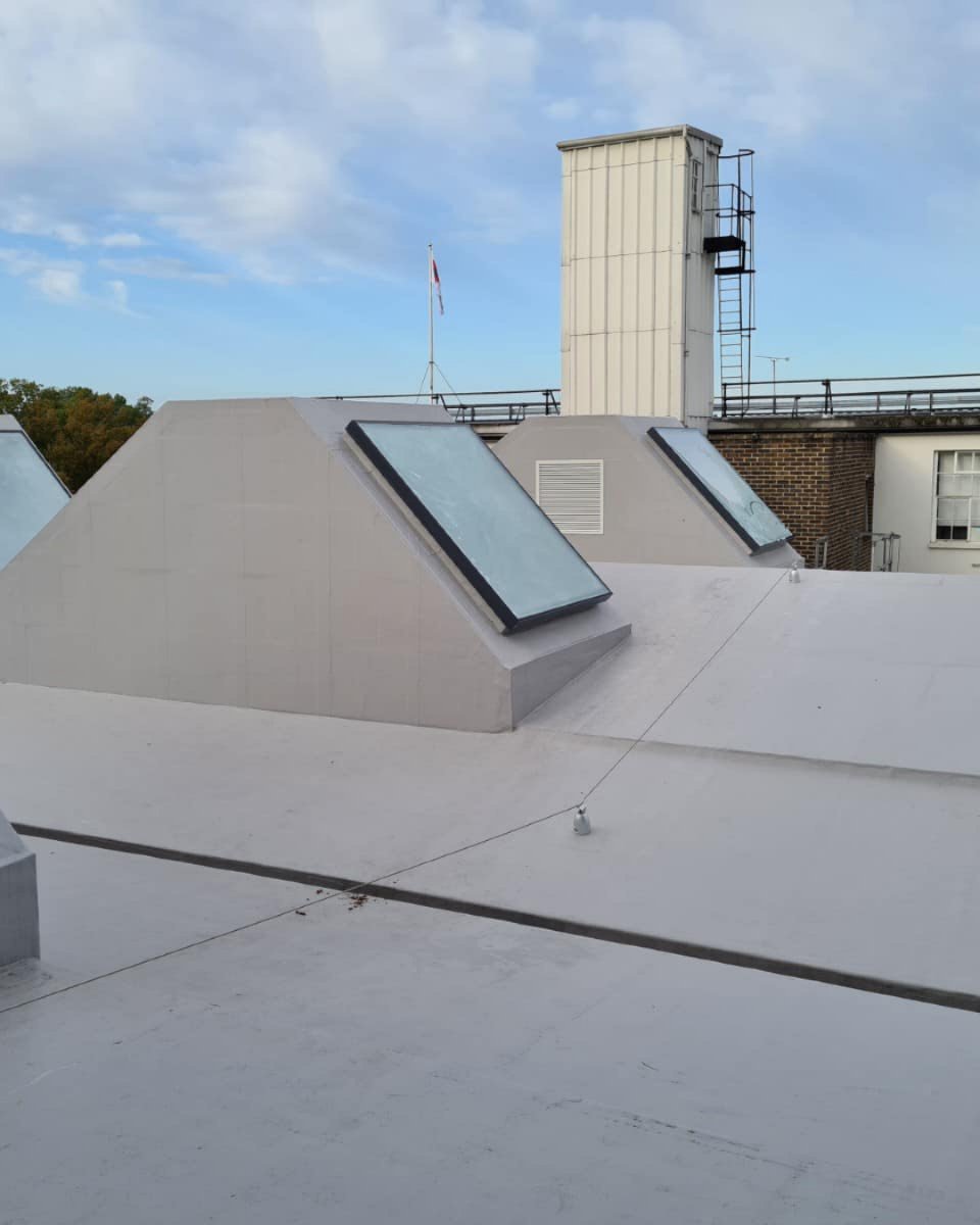 PolyroofLtd's tweet image. 𝗪𝗵𝘆 𝗮𝗿𝗲 𝗹𝗶𝗾𝘂𝗶𝗱𝘀 𝘁𝗵𝗲 𝗽𝗲𝗿𝗳𝗲𝗰𝘁 𝗰𝗵𝗼𝗶𝗰𝗲 𝗳𝗼𝗿 𝗰𝗼𝗺𝗽𝗹𝗲𝘅 𝗱𝗲𝘁𝗮𝗶𝗹𝗶𝗻𝗴? ⭕

Find out how JR Flat Roofing Ltd utilised a #liquidsystem to tightly dress these tricky details, achieving rapid yet seamless #waterproofing: polyroof.co.uk/case-study/liq…