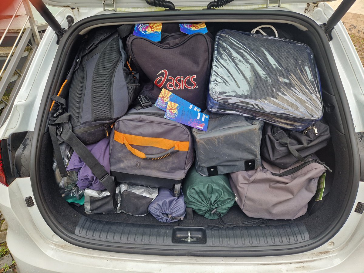 Sukani123's tweet image. Ich packe mein Täschchen... 😅
Das Auto ist voll bis obenhin und ab geht's mit Zelt, friends & family zum Herzberg, dem coolsten Hippie-Festival der Welt!🥳🥳🥳
Macht euch keine Gedanken, wenn ihr nix von mir hört. Netz gibt es nur in homöopathischen Dosen!
Alles andere nicht!🤩