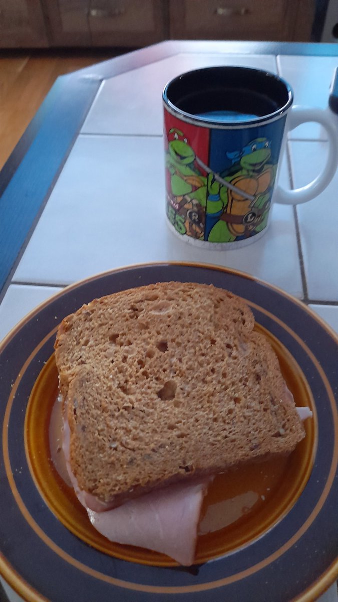 #GoodMorningWorld! It's #tuesday and day 18 of my #Vacation! Today mom and I will go on a little #RoadTrip! 😊
What are y'all doing today?