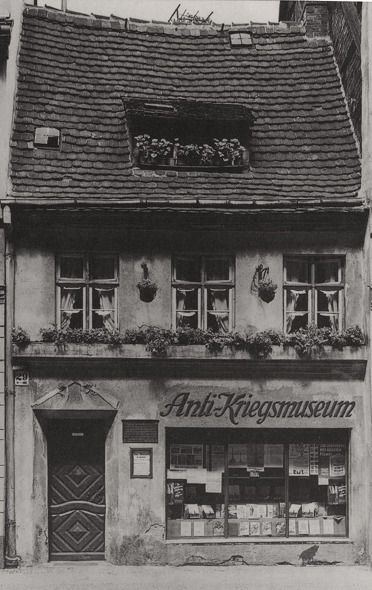 slowberlin's tweet image. The world’s first Anti-War Museum was founded in Berlin in 1925 by the pacifist and writer Ernst Friedrichs. The image below shows it’s original location at Parochialstraße 29, near Alexanderplatz.
In March 1933 – after countless lawsuits against Friedrich’s pacifist work – the…