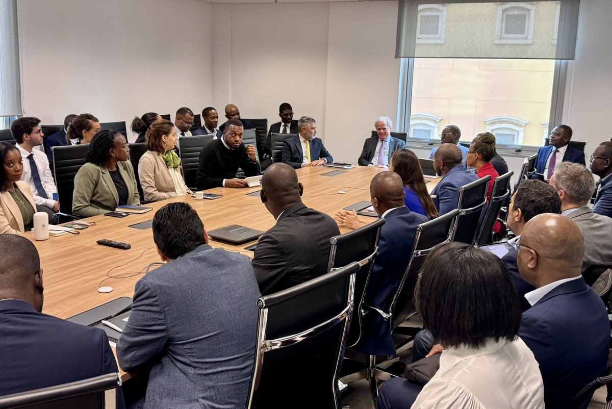 AxelVT_WB's tweet image. Just arrived in Luanda — inspired by the thoughtful exchange with colleagues at the @WorldBank Group Angola office. In a fast-changing world, our strength lies in our people. These conversations help shape how we lead, adapt, and deliver on our mission.