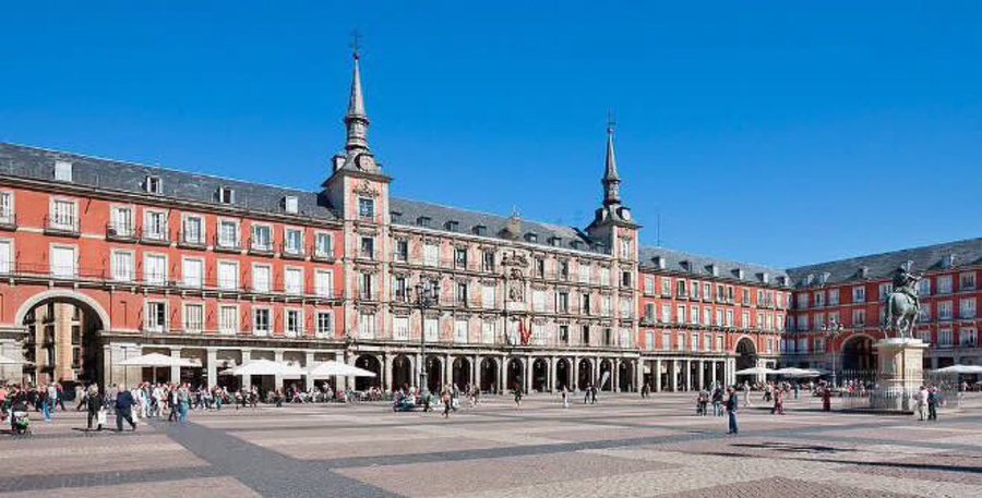 Lineamadrid's tweet image. Algunas sugerencias para hacerse una idea general... 🏙️
«Madrid en 48 horas» de @MadridDestino 👉 bit.ly/3Qj6HuF
#Turismo #Ocio