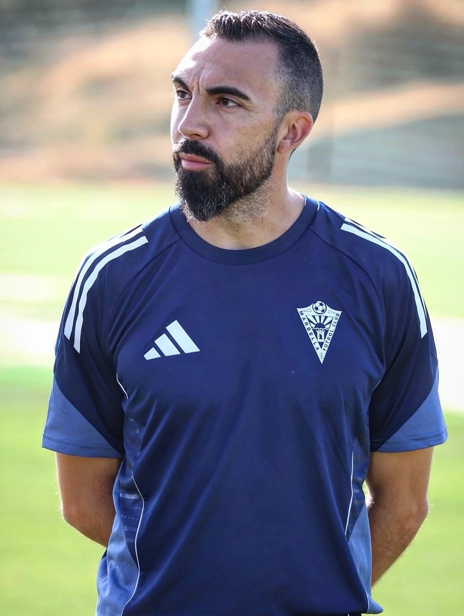 💥 𝙀𝙨𝙥𝙚𝙘𝙩𝙖𝙘𝙪𝙡𝙖𝙧𝙚𝙨 las nuevas equipaciones del Marbella FC para esta nueva temporada. 😃