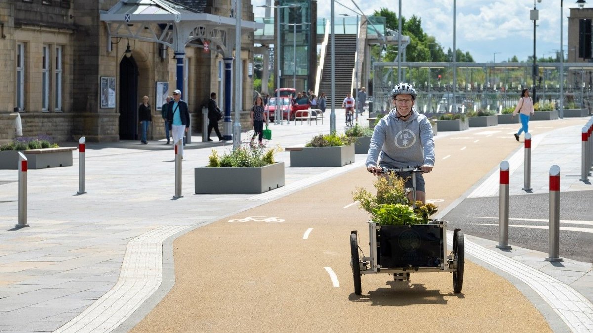 SustransScot's tweet image. Published today ποΈ
Our latest research looks at the barriers preventing widespread use of #CargoBikes β and what can be done to overcome them π¦π²
Read more: buff.ly/GKGkAVq