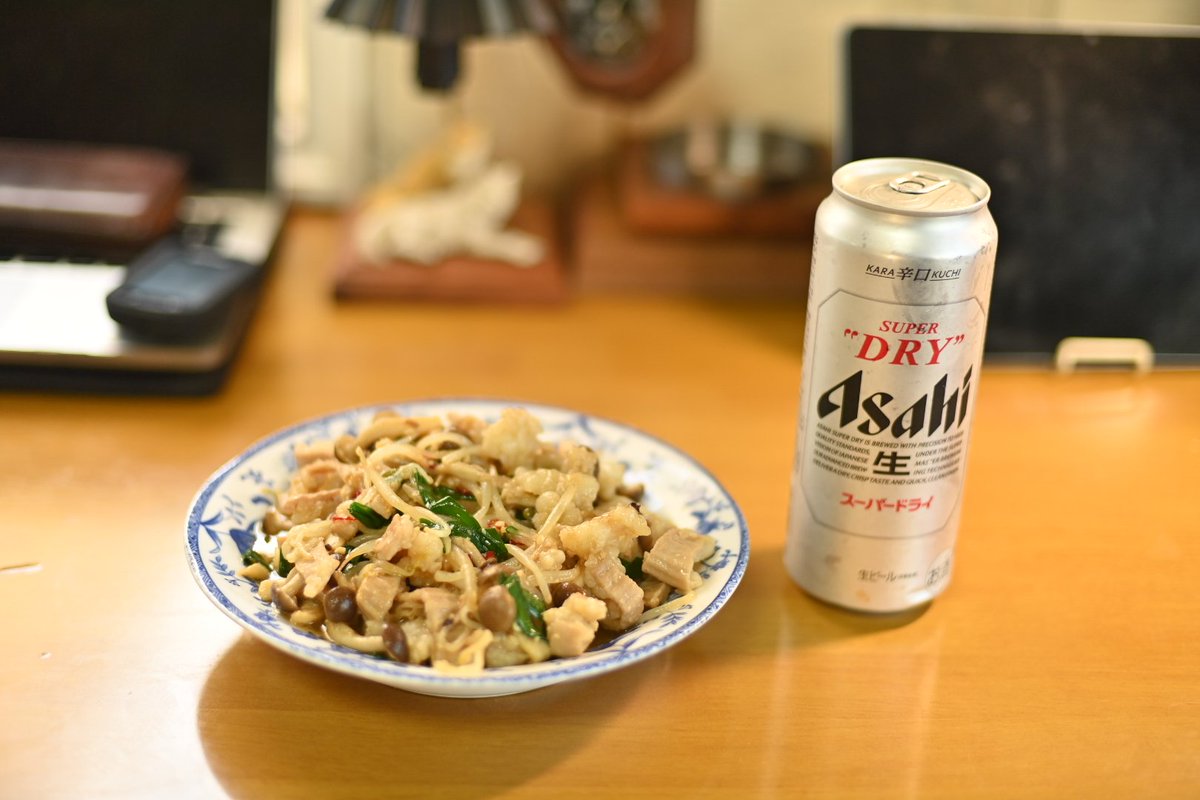 shuttle_drive's tweet image. ホルモンとキノコの背脂ニンニク野菜炒め

おつかれ乾杯🍻