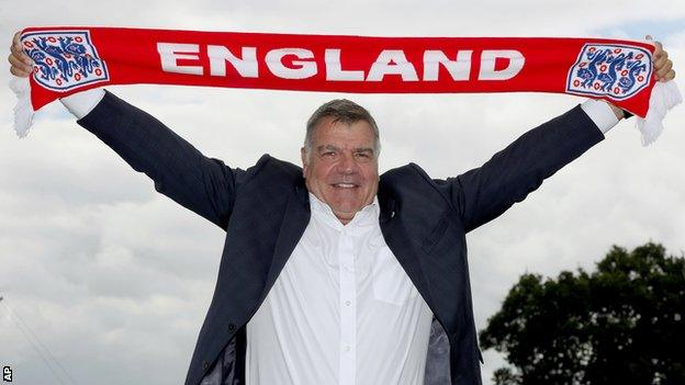 Magpie24_7's tweet image. 🏴 On this very dark day for football back in 2016, the FA, in its ultimate wisdom, confirmed that former Newcastle United Manager 'Big' Sam Allardyce was the new England Manager.
Just 67 days and one match later he was relieved of his duties following a famous undercover sting…