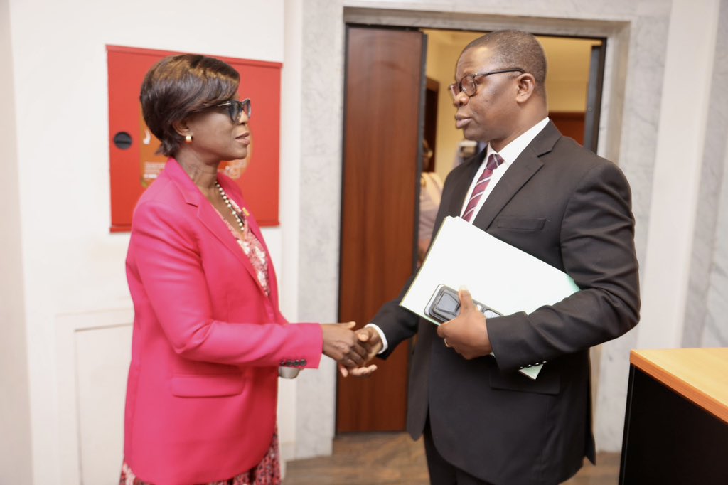 OMSCongo's tweet image. Ce 21.07.2025, @sodjinoudossou a échangé avec la Ministre l’Env. 🌿 @ASoudanNonault sur la gestion déchets biomédicaux (DBM). Consensus sur les prochaines étapes après étude réalisée à Ngoyo avec appui de l’@OMSCongo afin de réduire l’impact #sanitaire & #environnemental des DBM.