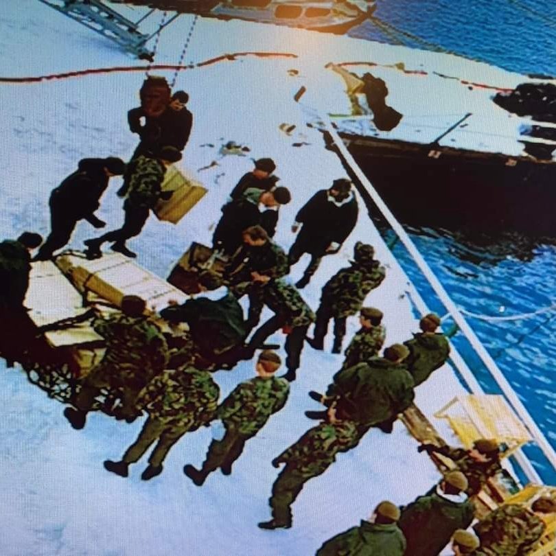 RDPHistory's tweet image. July 22nd 1982: HMS Leeds Castle arrives at a snowy South Georgia, joining STUFT ships Stena Inspector and Wimpey Seahorse and unloading 20 tons of stores; most of it beer and barbed wire... But mostly beer.