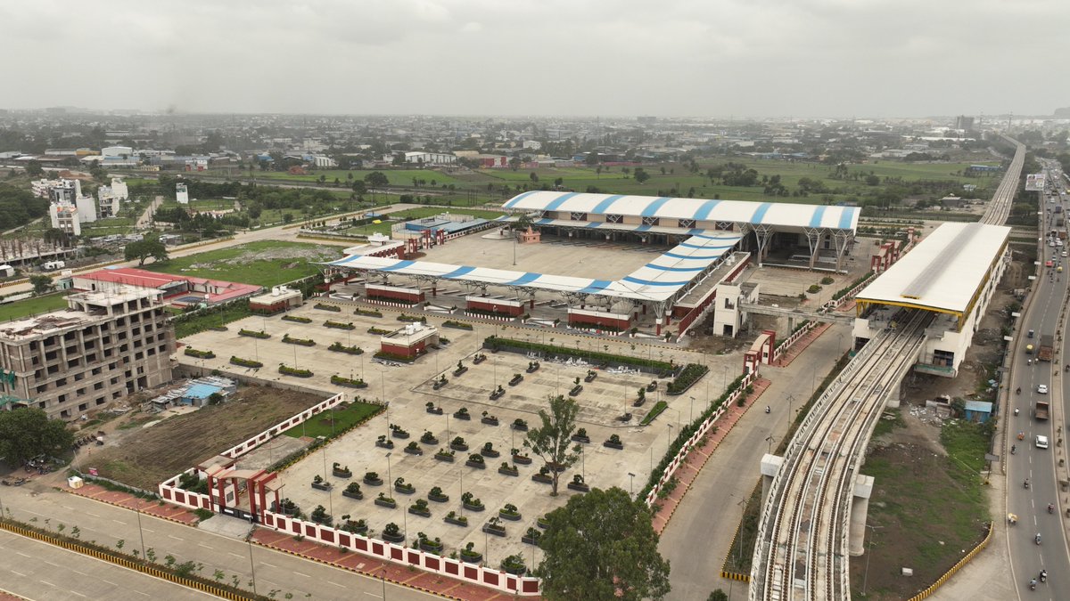 idaIndore22's tweet image. || अंतर्राज्यीय बस टर्मिनल MR-10 ||

#IDAIndore #MR10BusTerminal #indoredevelopmentauthority