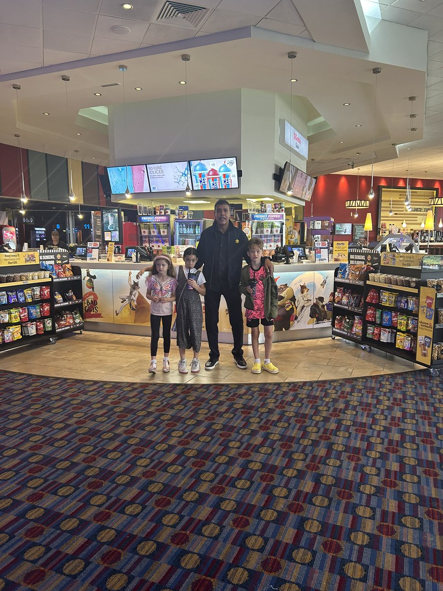 chris_kammy's tweet image. At the flix 🎦 with my lovely grandkids ❤️struggling to get past the sweet 🍬 🍿 counter 🙈 Smurf Movie here we come 🥳