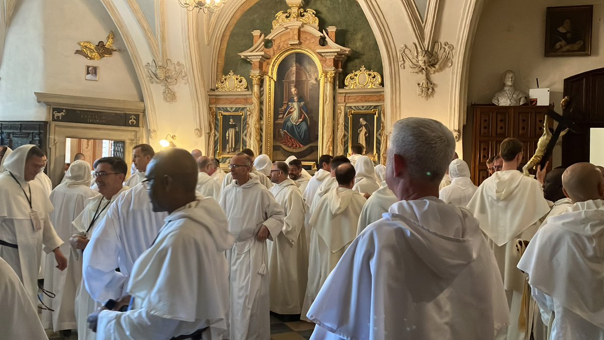 Le chapitre général de l’Ordre a bien commencé à Cracovie. Nous sommes plusieurs frères français à y travailler mais il y a des frères de toutes les provinces du monde. Belle occasion de rencontres dans un couvent occupé par les frères sans interruption depuis 800 ans