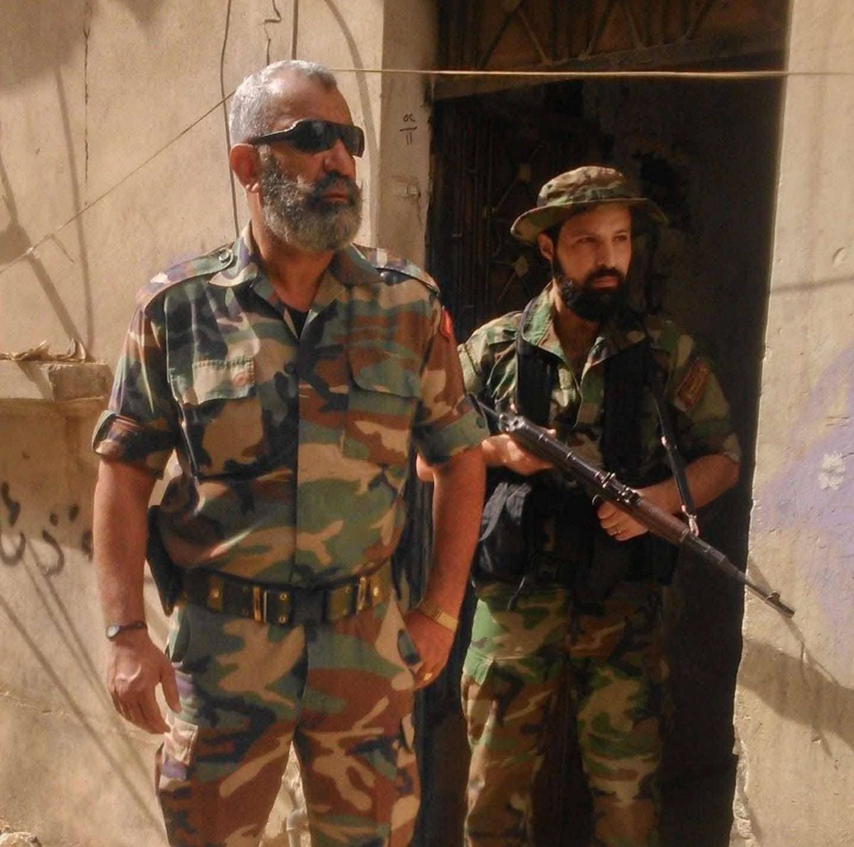 omar_alharir's tweet image. هادي أبو عاصي من فلول نظام الأسد المجرم ومرافق عصام زهر الدين سابقاً وأحد أعضاء ميليشيات حكمت الهجري وقد قتل خلال معارك السويداء على يد مقاتلي العشائر باليومين الماضية