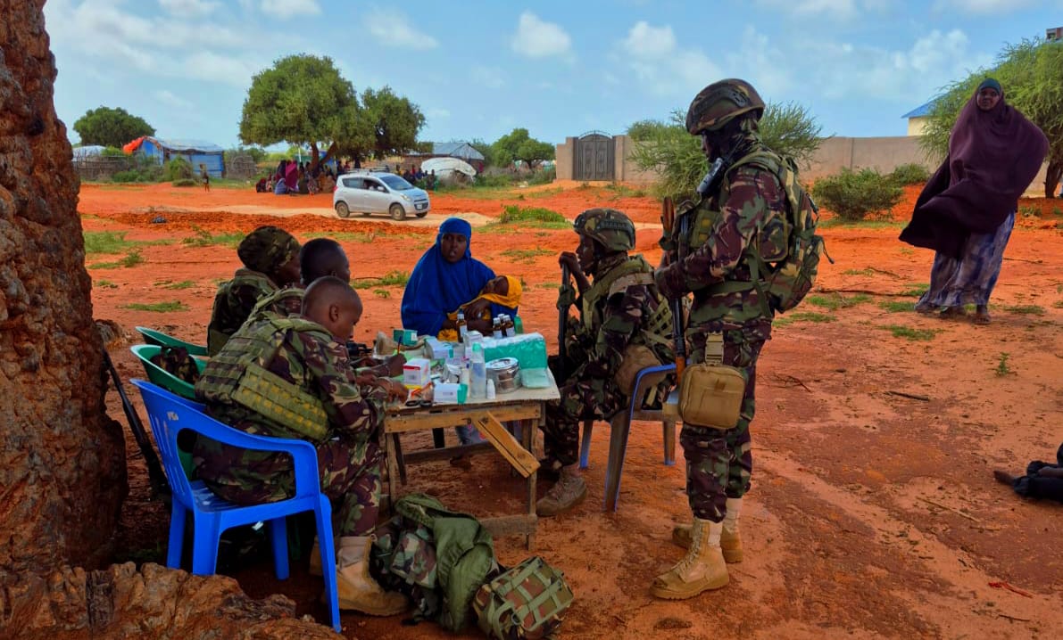 aussom_'s tweet image. Ciidanka #AUSSOM @kdfinfo ayaa Axaddii adeeg caafimaad oo lacag la’aan ah oo hal maalin socday u fuliyay dadka ku nool tuulada Sharif Adha ee u dhow magaalada Kismaayo.
Hawlwadeennada caafimaadka ee KDF ayaa dadka deegaanka u sameeyay baaritaanno kala duwan iyagoo sidoo kale ka…