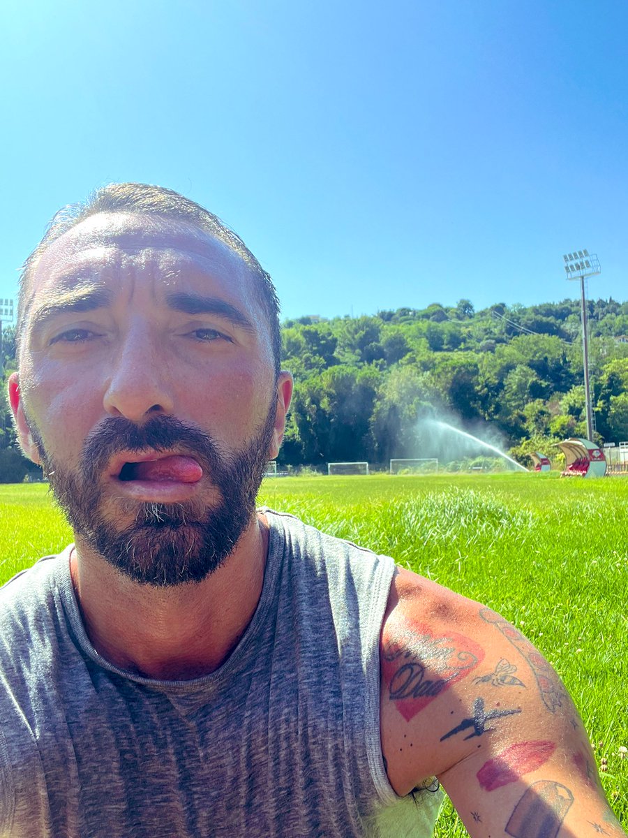 8924liom's tweet image. La passione ha un grande vantaggio, non ti fa sentire la fatica.
A volte 😵💫🥵