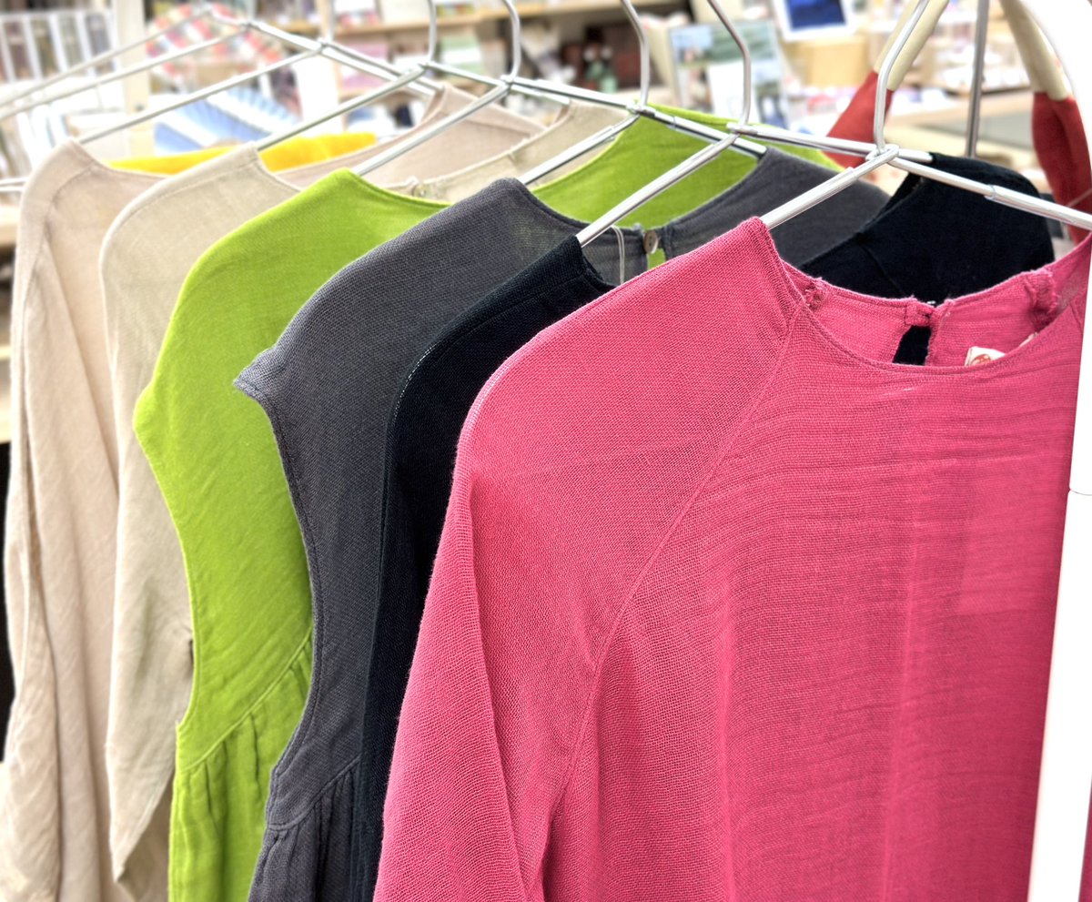 LOFT_YOKOHAMA's tweet image. \ 👚涼しく鮮やかに🌻/
蚊帳・麻織物を使った
暮らし周りの道具や衣服を手がける
ライフスタイルブランド
#BANINOUE ( #バンイノウエ )。
色味も素材も夏にぴったりな
アイテムを取りそろえております◎
▽くわしくは
loft.co.jp/shop_list/info…
#旬商品