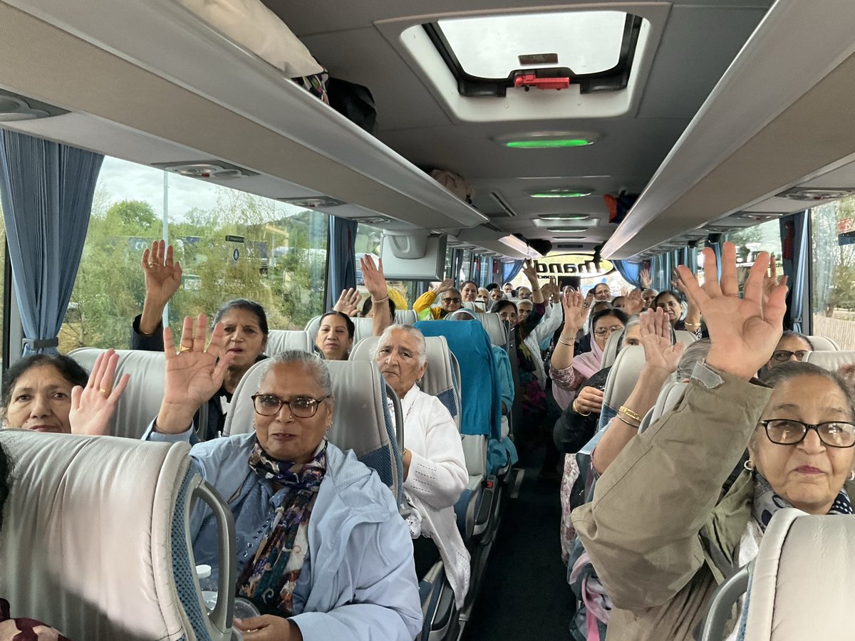 Breakthru’s Aman Group ladies are on  their way to Western Super Mare for the day! 😁😎🌅🌊⚓️🐟☀️⛱️🏖️🩳🐚❤️