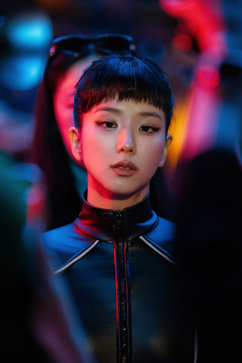PRODJlSOO's tweet image. love how shes giving us more pics of the outfits and looks from the mv