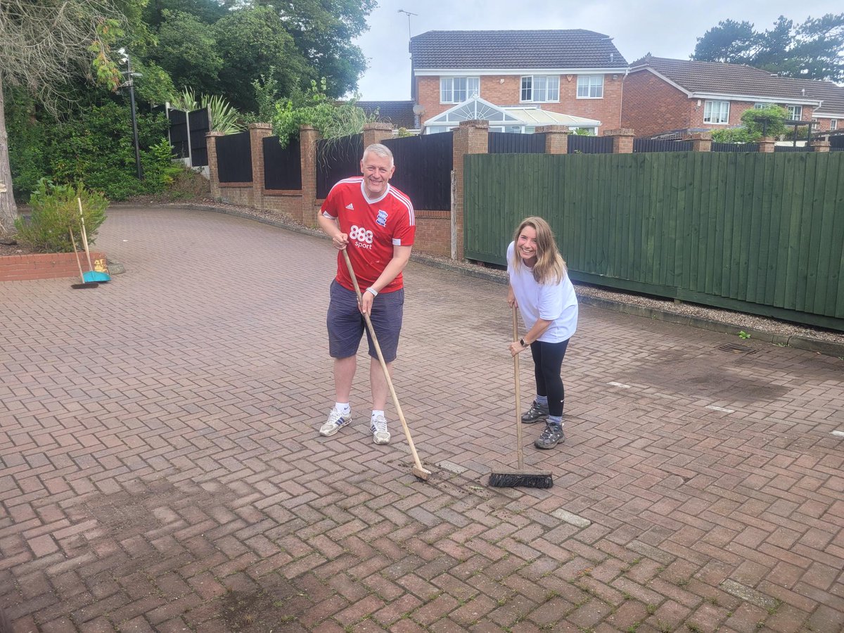Headway Birmingham (@headwaybs) on Twitter photo Sincere thanks to the team of four from <a href="/BW_LLP/">Barnett Waddingham</a> who came along to our Rednal #braininjury hub for a day of #volunteering.
They restored order in our art room and completed another section of weeding, making our block paved area so much safer for all.
THANK YOU!! Sincere thanks to the team of four from <a href="/BW_LLP/">Barnett Waddingham</a> who came along to our Rednal #braininjury hub for a day of #volunteering.
They restored order in our art room and completed another section of weeding, making our block paved area so much safer for all.
THANK YOU!!
