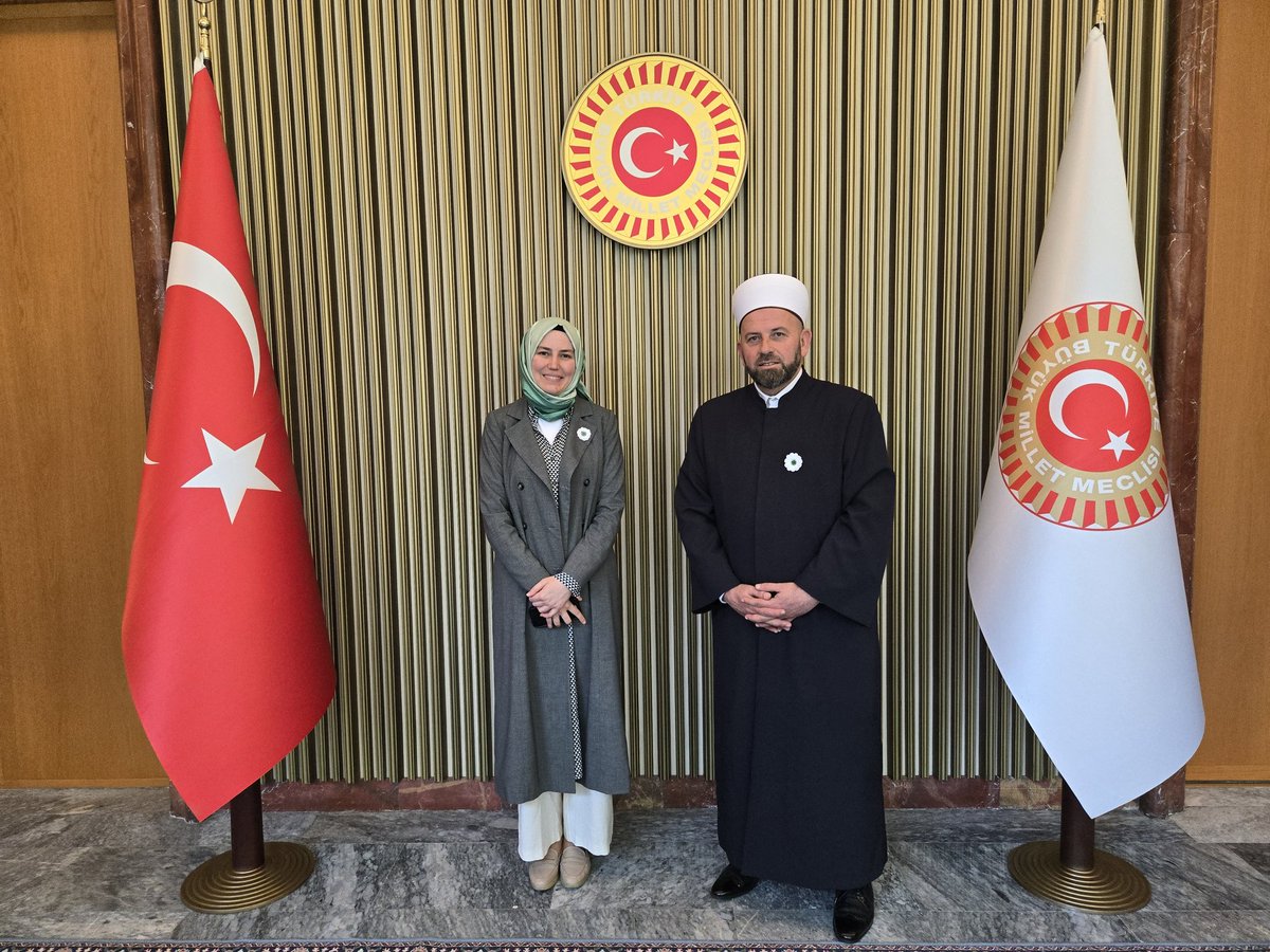 RifatFejzic's tweet image. Posjeta poslanici u 🇹🇷 parlamentu i ujedno predsjednici 🇹🇷🇲🇪 grupe prijateljstva @zeynepyildiztr. Pravi naš prijatelj i sestra koja vuče porijeklo od Hasanbegovića iz Šahovića-BP
🇹🇷🇲🇪 Parlamentolar Arası Dostluk Grubu Başkanı ve Ankara milletvekili @zeynepyildiztr kardeşimizle.
