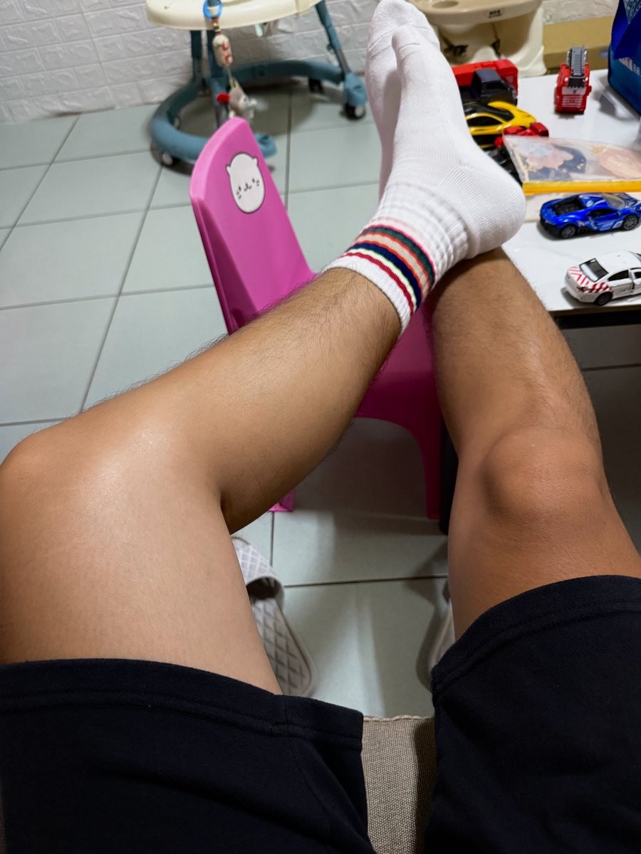 我的腳看起來好香🥵🥵
好喜歡😍（色