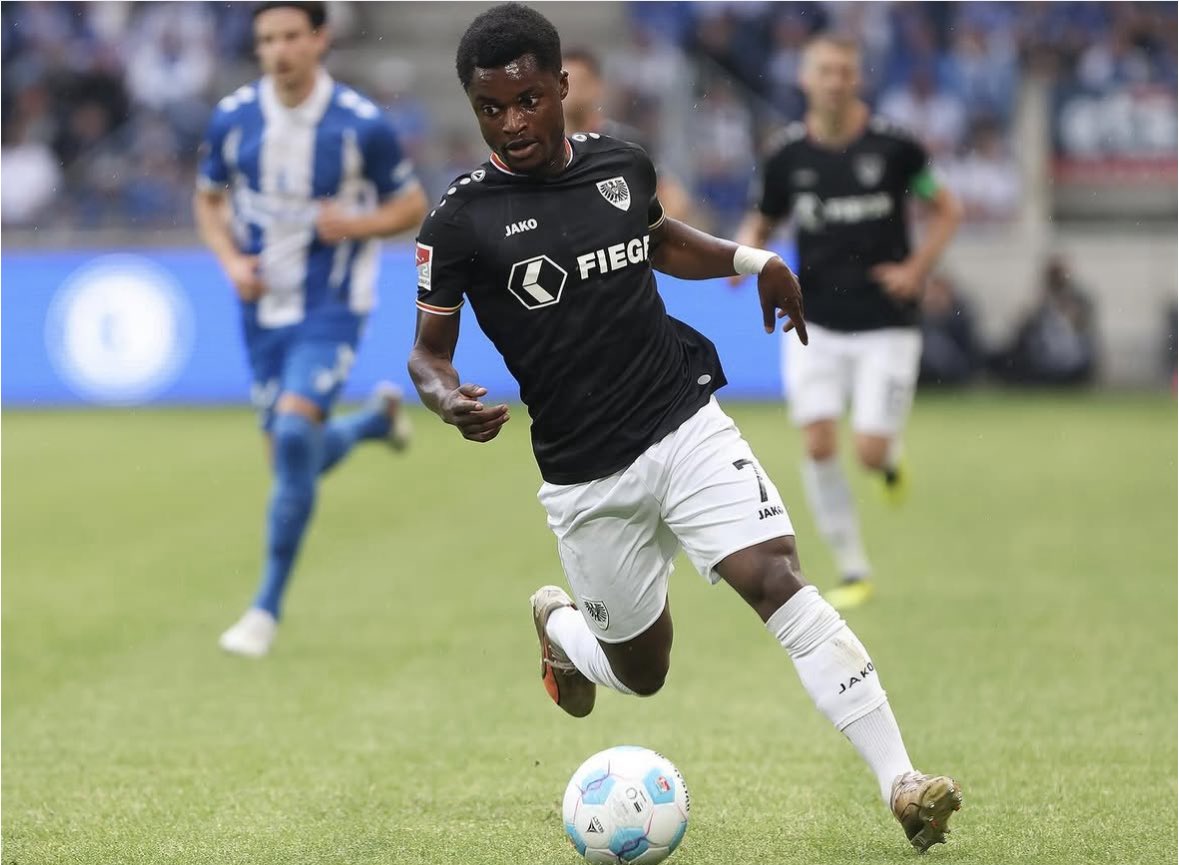 TalkReading's tweet image. Daniel Kyerewaa’s career
SG Unterrath 🇩🇪 –2016 (youth)
Fortuna Düsseldorf 🇩🇪 2016–2020 (youth)
Schalke 04 🇩🇪 2020–2023
Preußen Münster 🇩🇪 2023–2025
Reading 🏴 2025–
#readingfc