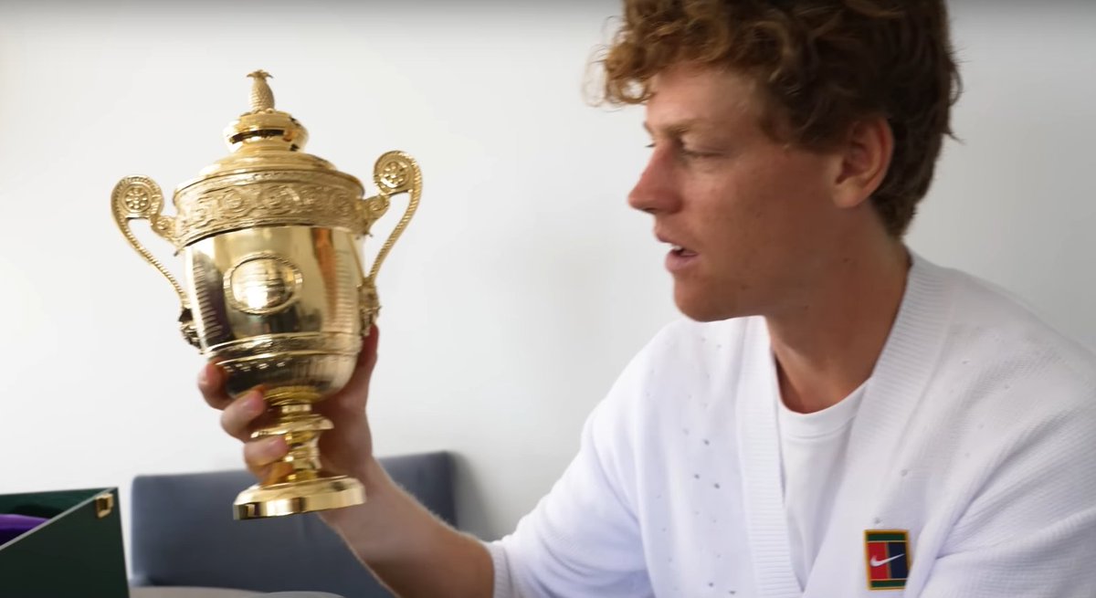 SelvaPr007's tweet image. I know d original trophy will be retained. But the one given to the players looks too small 😅
#Wimbledon