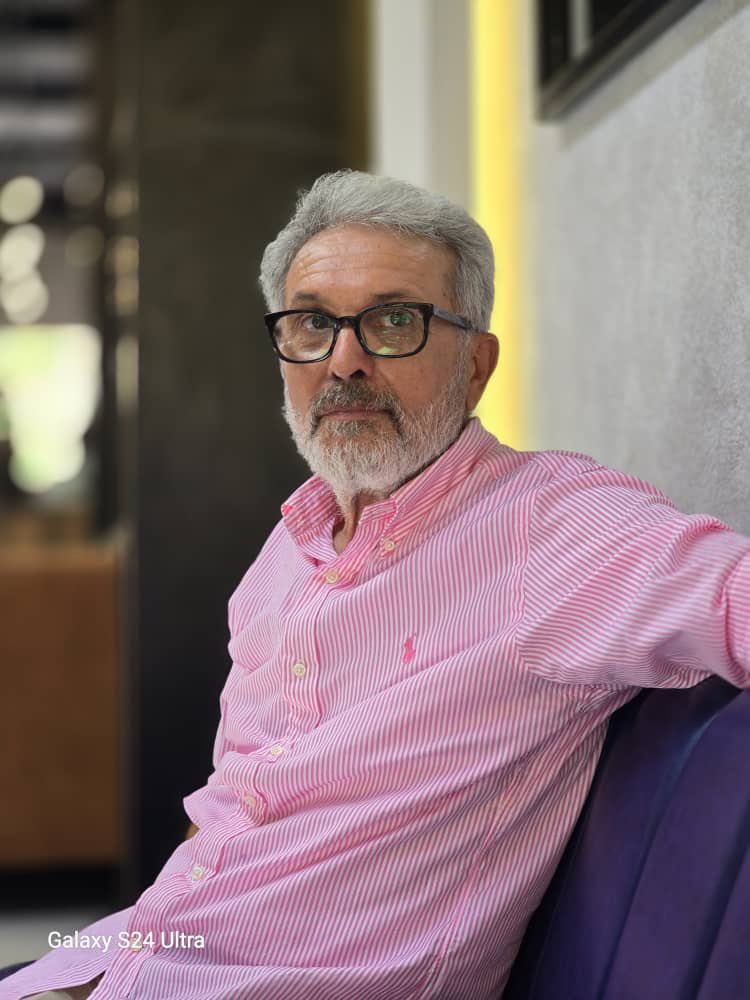 المحروسة طرابلس 
مشهورة بفارس وفلوكة…ورَسْت الدوكة ..وحوت المغزل واللمبوكة..فارس مكٌاوي وفلوكة من شجرة جاوي..وليها فن وليها غناوي..وبندير وعود ودربوكة..ومغني  ورؤاي  حكاوي..وصنائع تسحر محبوكة..جميلة الاوصاف..
احمد الحريري