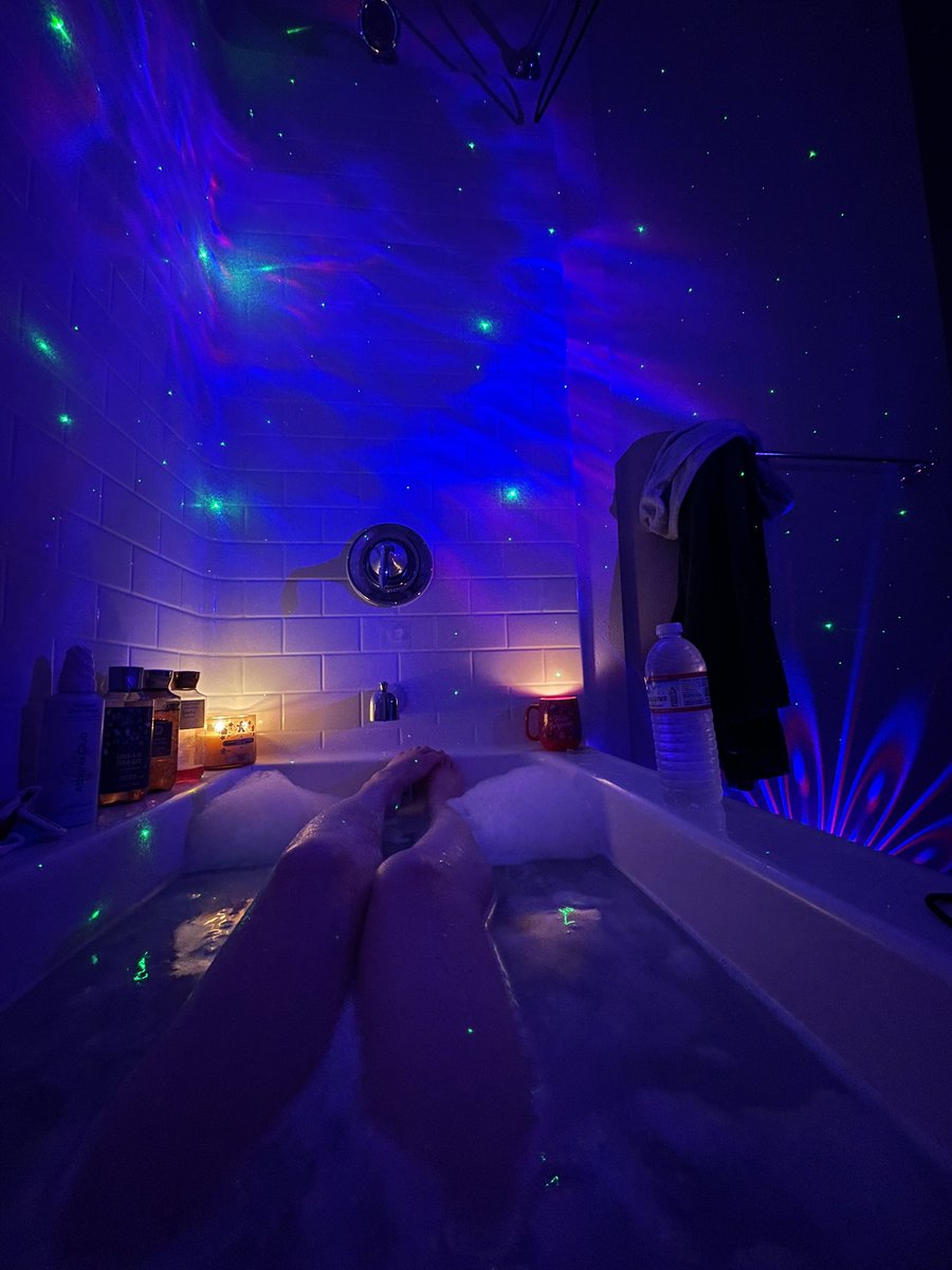 lonervibe's tweet photo. It’s not bath time if it doesn’t look like this ;)
•
#nsfwtwt #nsfwtwtًً #horny #needy #bathingtime #goonette https://t.co/XxhIzPf54g