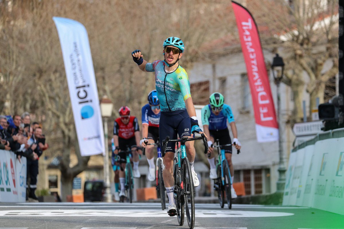 Guilhem RICAVY (@guilhemricavy) on Twitter photo 🔴 Courses cyclistes sur France Télévisions : la Classic Var dans le peloton de tête
➡️ varmatin.com/cyclisme/cours…
<a href="/France3Provence/">France 3 Provence</a>
<a href="/SamuelPeltier/">Samuel Peltier</a>
<a href="/andrefaucon/">André Faucon</a>
<a href="/PhilMartinetti/">Philippe Martinetti</a>
<a href="/classicvar/">Classic Var</a>
<a href="/Departement_Var/">Departement du Var 83</a>
<a href="/Var_Matin/">Var-matin</a> <a href="/Nice_Matin/">Nice-Matin</a>
<a href="/DenisCarreaux/">Denis Carreaux</a> 🔴 Courses cyclistes sur France Télévisions : la Classic Var dans le peloton de tête
➡️ varmatin.com/cyclisme/cours…
<a href="/France3Provence/">France 3 Provence</a>
<a href="/SamuelPeltier/">Samuel Peltier</a>
<a href="/andrefaucon/">André Faucon</a>
<a href="/PhilMartinetti/">Philippe Martinetti</a>
<a href="/classicvar/">Classic Var</a>
<a href="/Departement_Var/">Departement du Var 83</a>
<a href="/Var_Matin/">Var-matin</a> <a href="/Nice_Matin/">Nice-Matin</a>
<a href="/DenisCarreaux/">Denis Carreaux</a>