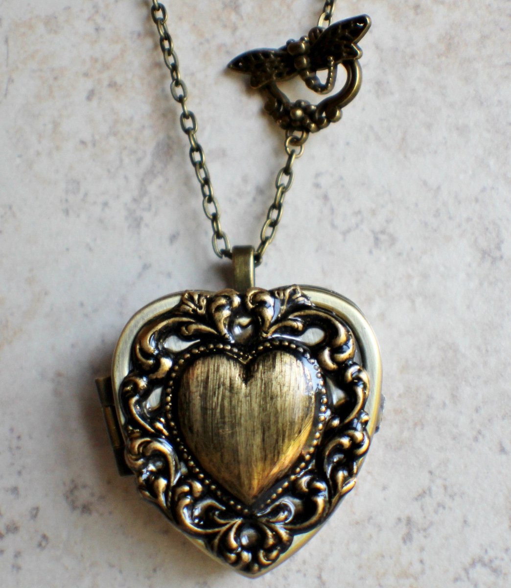 charsfavorite's tweet image. Unlock cherished memories with our Lacey Edge Music Box Locket in a stunning bronze tone for just $100. A perfect accessory for your sentimental journey. #Jewelry #MusicBox
Shop Now charsfavoritethings.com/products/4musi…