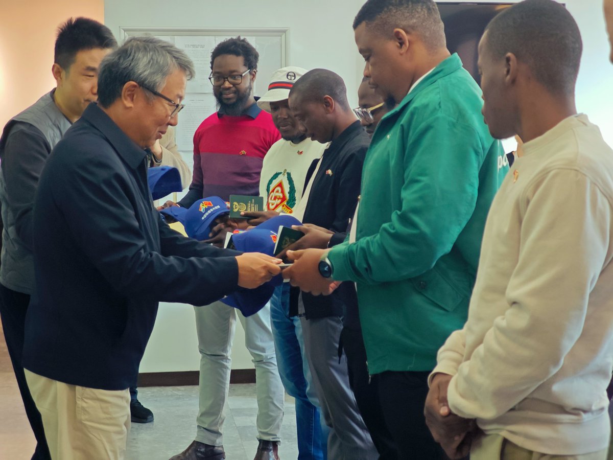 Consular_CHN's tweet image. Together with our embassies and consulates, we're committed to making visa process as easy as possible for foreign nationals coming to China. @AmbWuPeng @ChnAmbMongolia