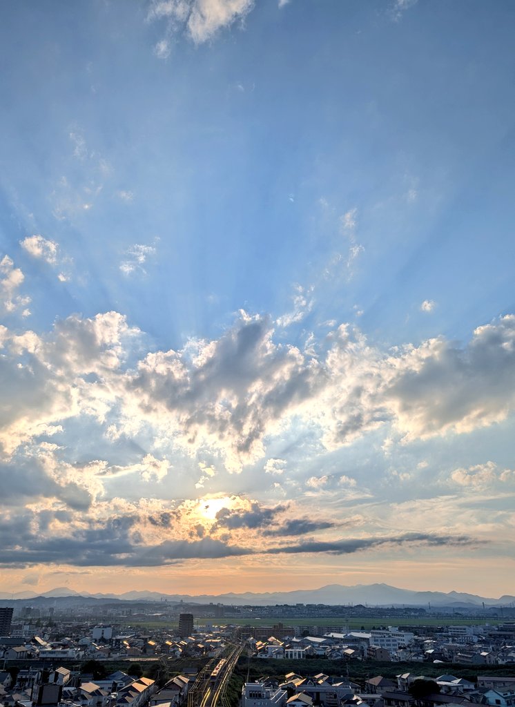 Sora__again's tweet image. また明日ﾈ ʕ”̮ॽु ⋆ ⁺ ₊ ⋆ 

#イマソラ
#いまそら
#空が好きな人と繋がりたい