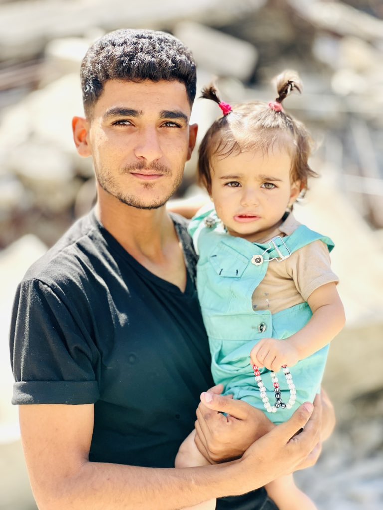 hamedhussam0's tweet image. I live here in the Gaza Strip, starving, in a tent under extreme heat.
Me and my family — 8 people.
I hope you support us so we can stay alive. 😩💔
gofund.me/429ac8c9