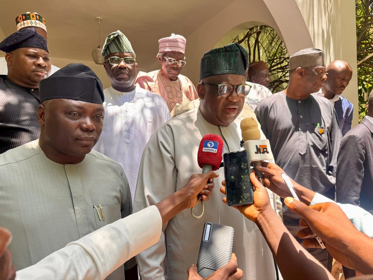 CalebMutfwang's tweet image. Yesterday, alongside my Taraba State counterpart and other distinguished leaders of thought, I visited the Daura residence of the late former President of the Federal Republic of Nigeria, Muhammadu Buhari, to condole with his family over his passing.
His demise at this critical…