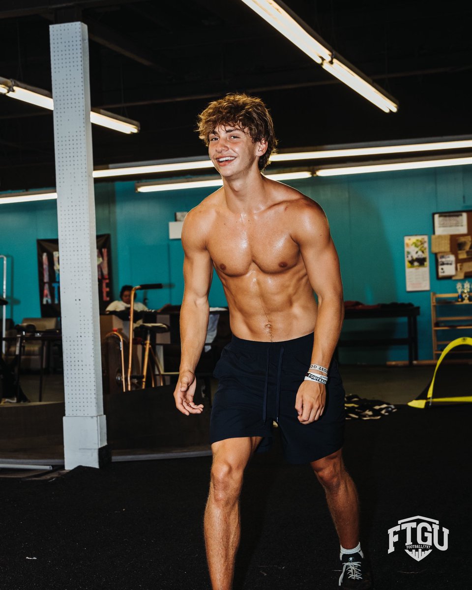 TheJoeEwell's tweet image. Zach Hackleman - 2026 WR
- St. Ed’s | @KentStFootball Commit
- Oh my! @hackleman_zach put on some serious mass! Great fine tuning this past week w/ Hackleman. What an offseason from this young man! @CoachAuggie 
#FromTheGroundUp @FTGU_ 
@AllenTrieu @coachmacarney 
@mickdwalker
