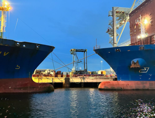 PortofCork's tweet image. Dhá shoitheach bogha-go-bogha ag #CorkContainerTerminal 🚢
An raibh a fhios agat? Tá ról feidhmiúil ollmhór ag bogha soithigh chun an fhriotaíocht ar long a laghdú trí bheith mar phríomhtheagmháil le tonnta ag teacht isteach. Cabhraíonn sé leis an uisce a thrasnú ar bhealach…