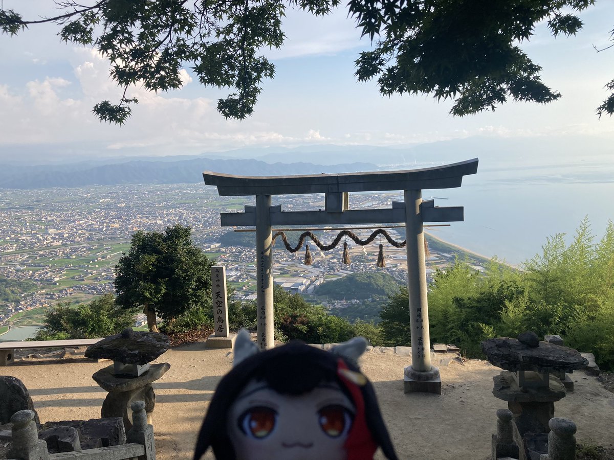 観音寺の観光名所、天空の鳥居！
後輩が何にも言わず連れてきてくれたw 
ここでもしっかりお賽銭して、ミオしゃのソロライブ成功&amp;当選祈願してきた！
神の力蓄えすぎたな。もう8枚くらいチケット当たってくれ。

#ミオスパークル